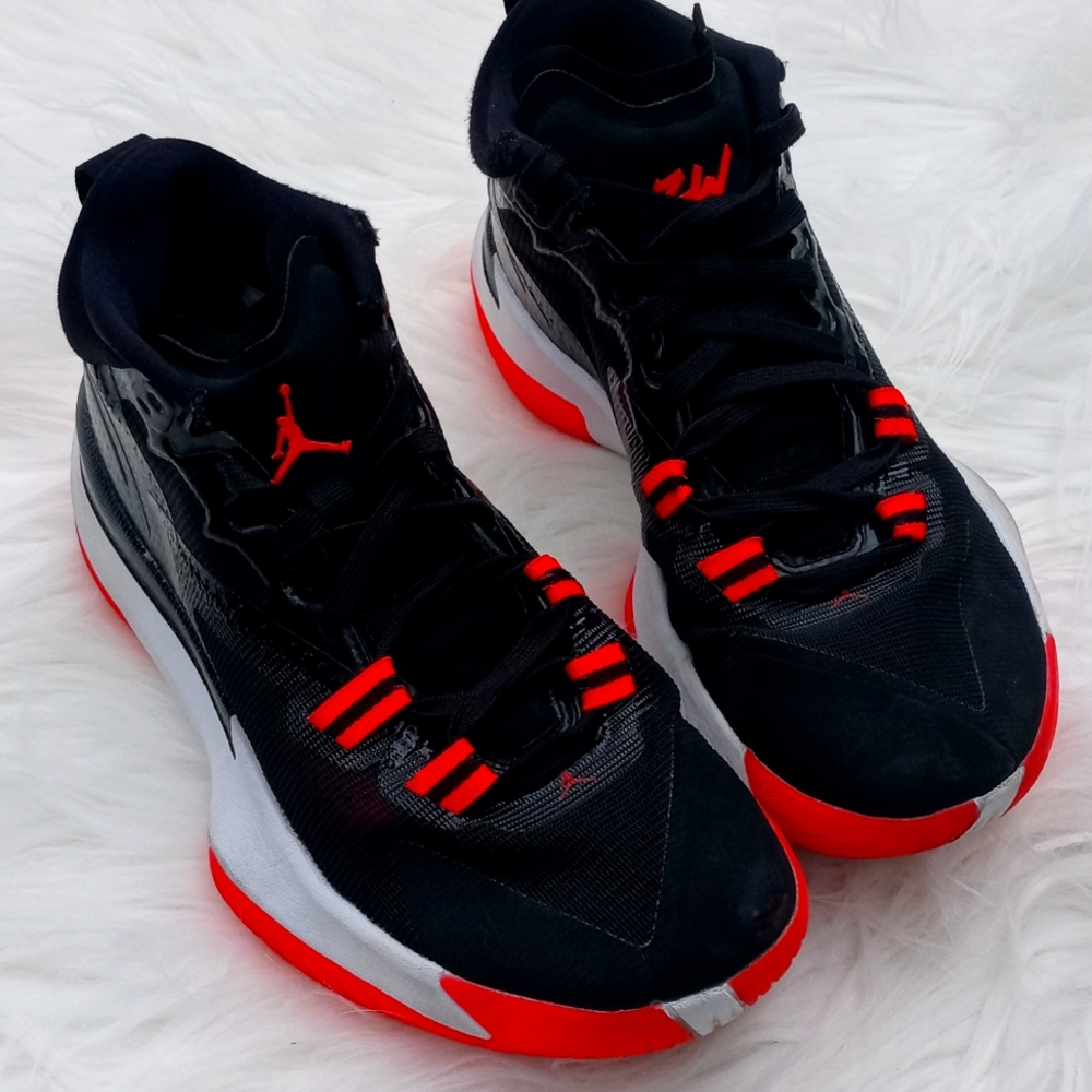 JORDAN ZION 1 BLOODLINE SNEAKERS  Men size 6, Woman size 7.5 Dated 3/30/…
